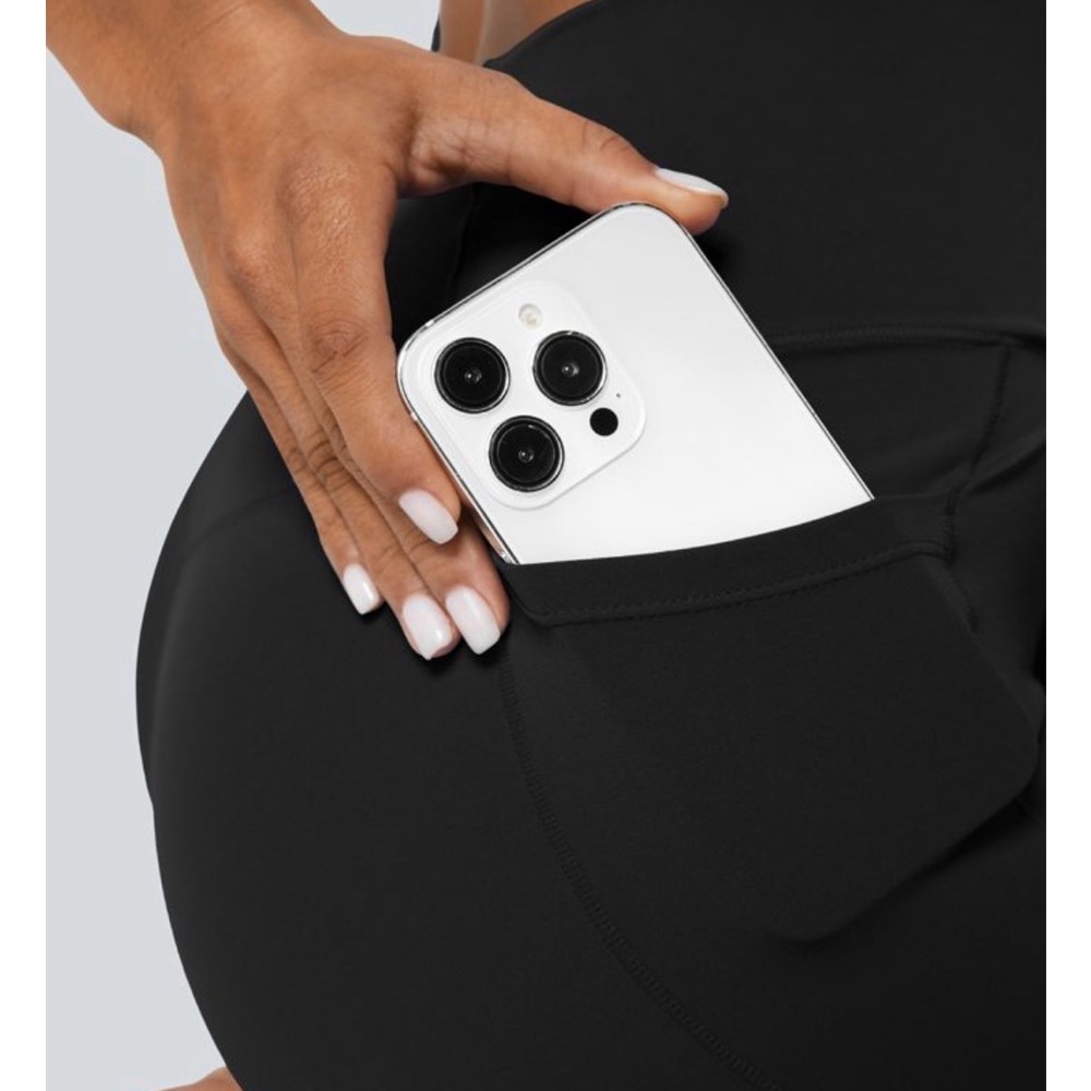 NWT Black HALARA Crossover Pocket Leggings - Picture 3 of 3
